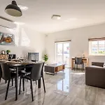 F11 Room 3, Private Room Two Single Beds Shared Bathroom In Shared Flat