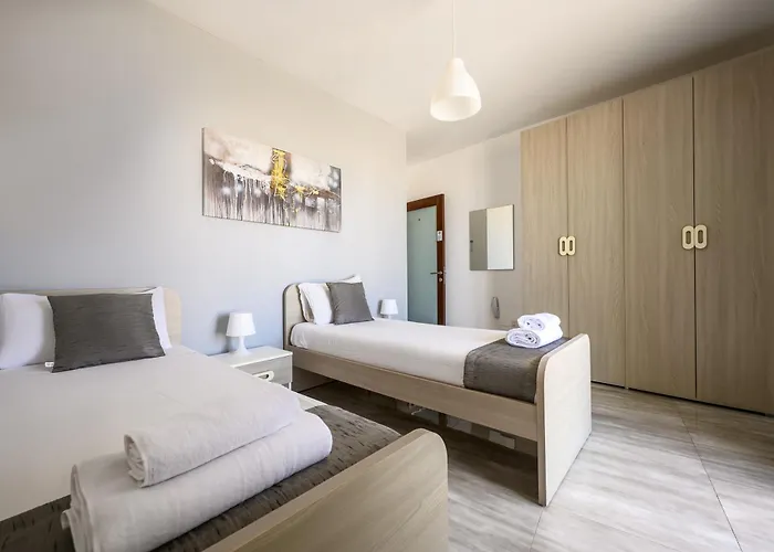 F11 Room 3, Private Room Two Single Beds Shared Bathroom In Shared Flat