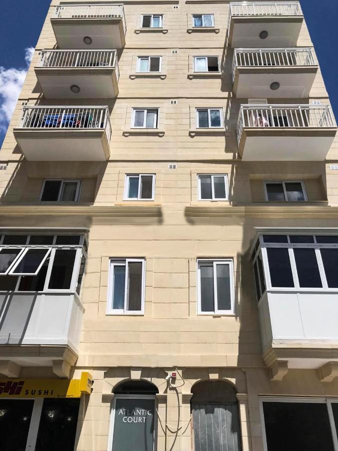 F11 3, Private Two Single Beds Shared Bathroom In Shared Flat Homestay *