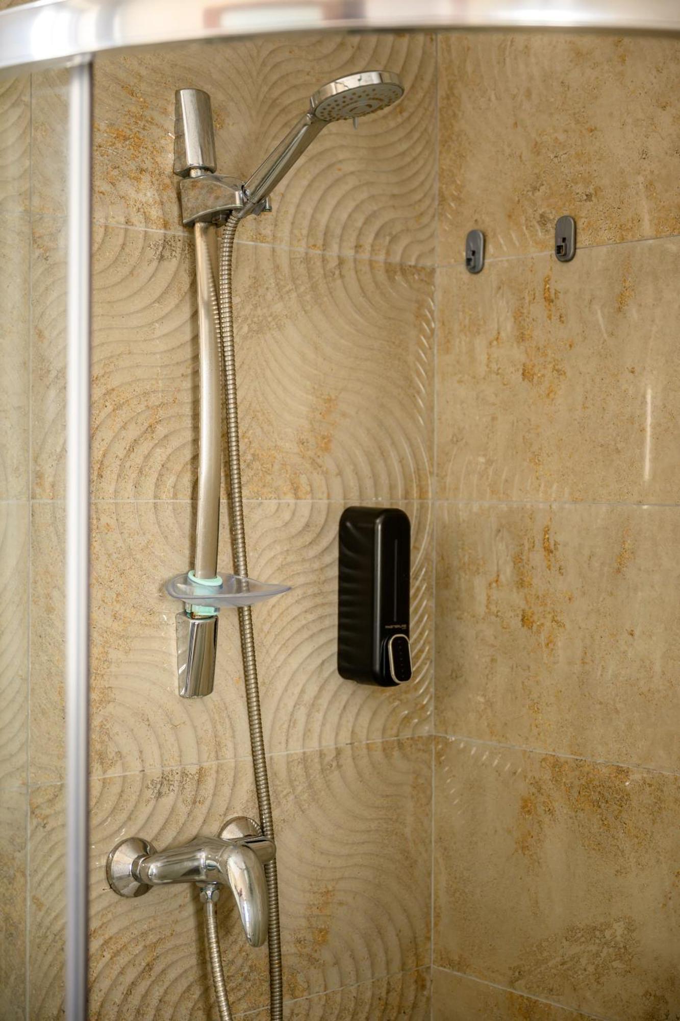 Kwatera prywatna F11 3, Private Two Single Beds Shared Bathroom In Shared Flat *
