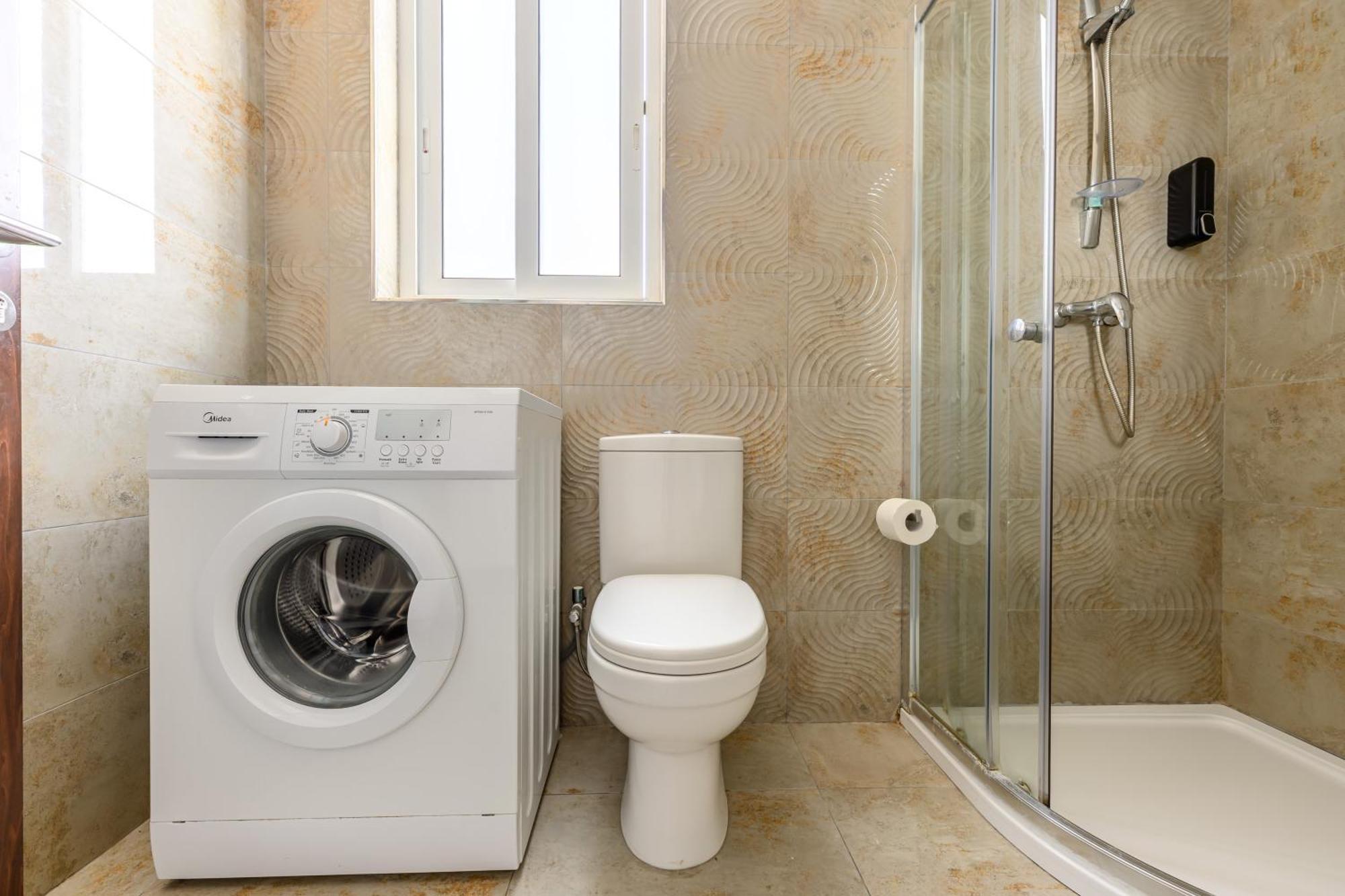 F11 3, Private Two Single Beds Shared Bathroom In Shared Flat Homestay Msida