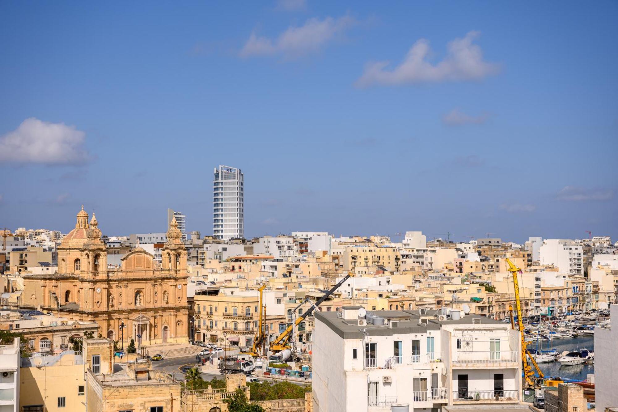 F11 3, Private Two Single Beds Shared Bathroom In Shared Flat Msida