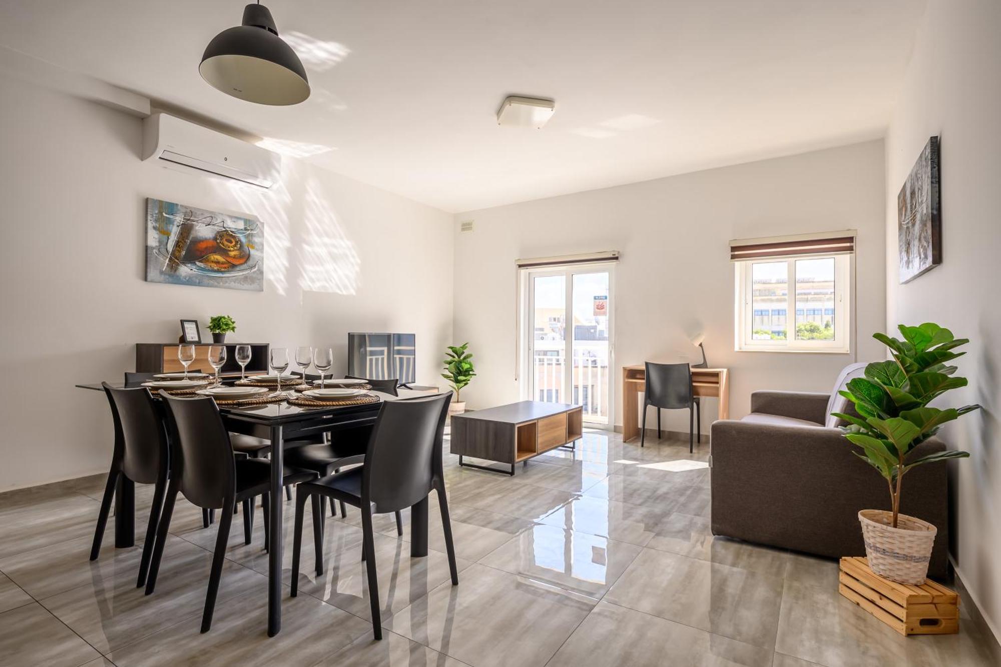 F11 3, Private Two Single Beds Shared Bathroom In Shared Flat * Msida