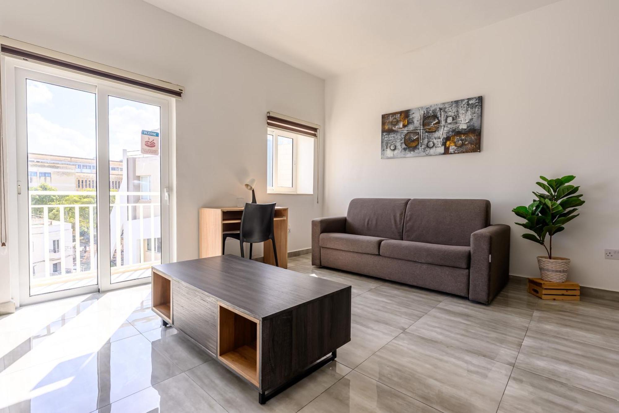 F11 3, Private Two Single Beds Shared Bathroom In Shared Flat Homestay